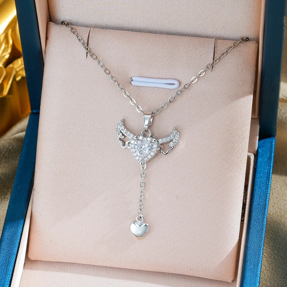 Angel Wings Movement Necklace 💖🪽