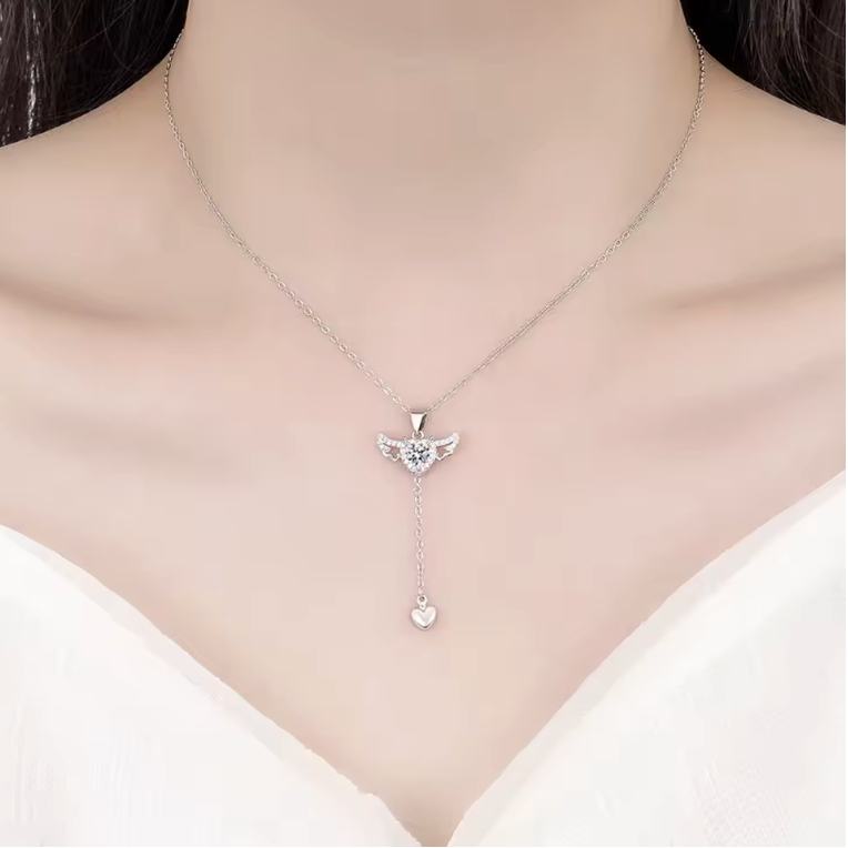 Angel Wings Movement Necklace 💖🪽