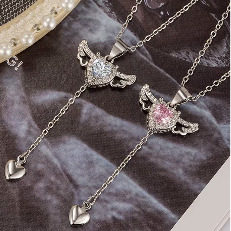 Angel Wings Movement Necklace 💖🪽