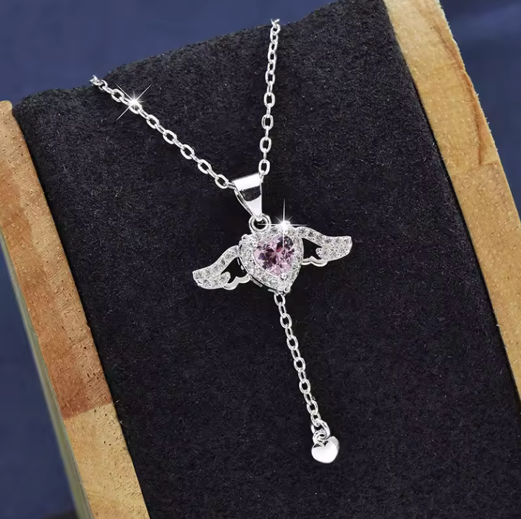 Angel Wings Movement Necklace 💖🪽